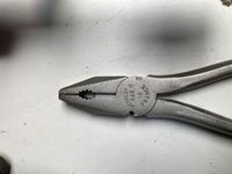   Ancien outils Peugeot frère . 