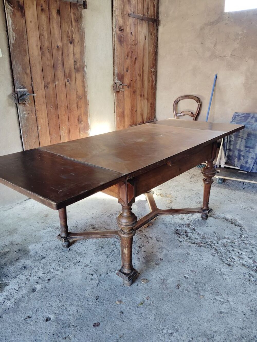 C&egrave;de table marqueterie avec rallonges. Meubles