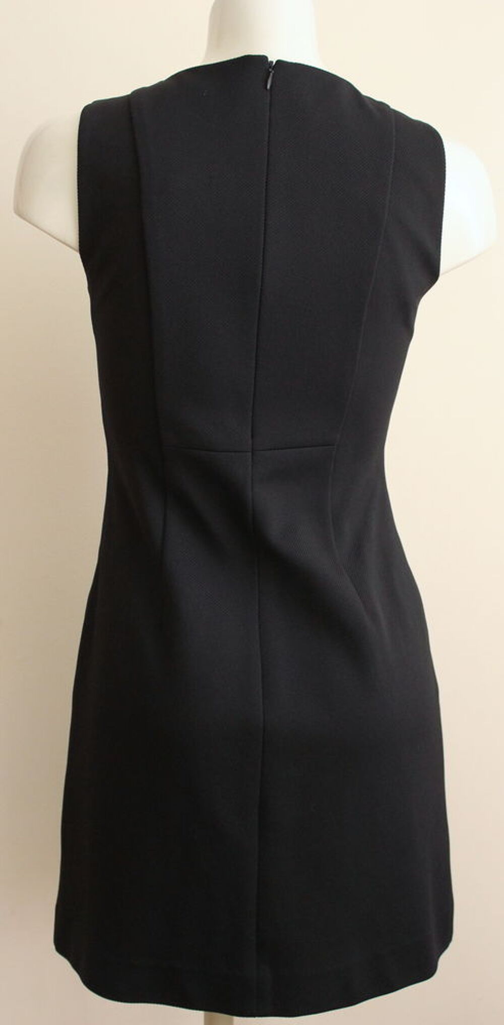 Robe sans manches DIANE VON FURSTENBERG 
T.4. ou S (36) Vêtements