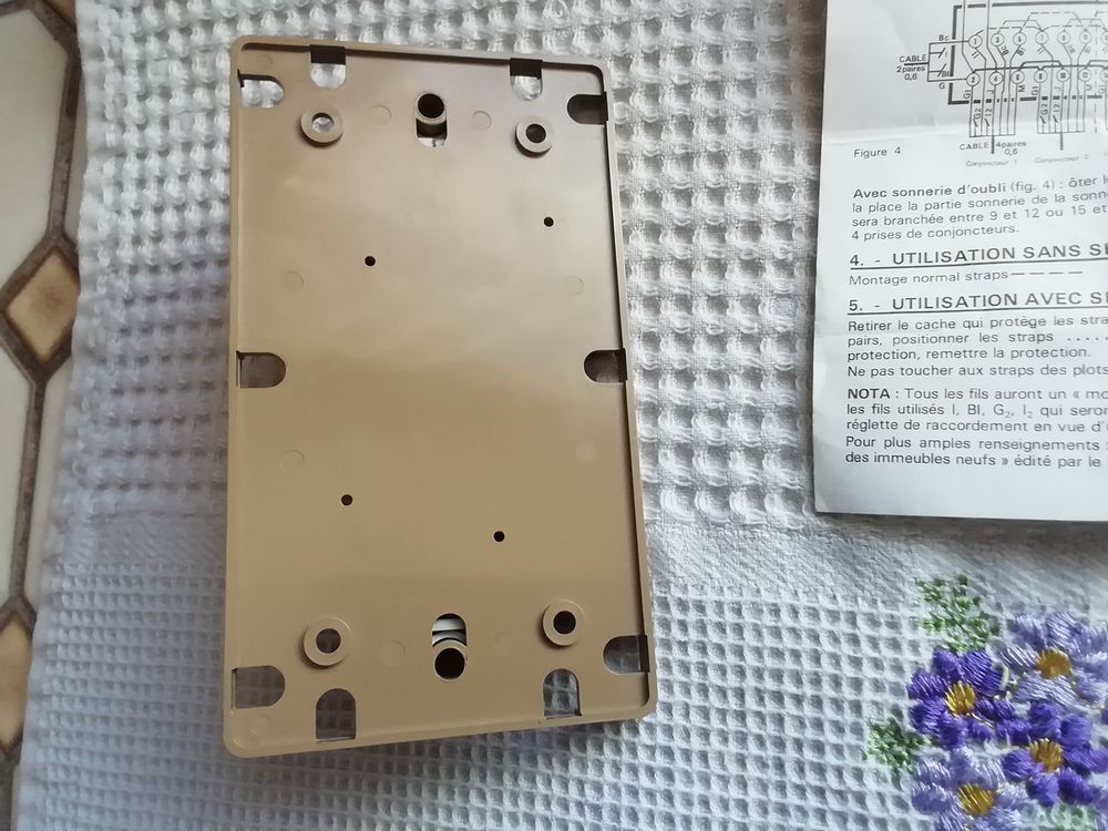 R&eacute;glette t&eacute;l&eacute;phonique ou autre neuve 24 plots Bricolage
