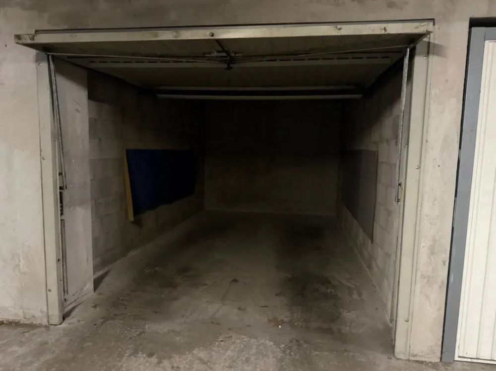 Location Parking/Garage Box Fermé - 13 m² environ - Villeurbanne Villeurbanne