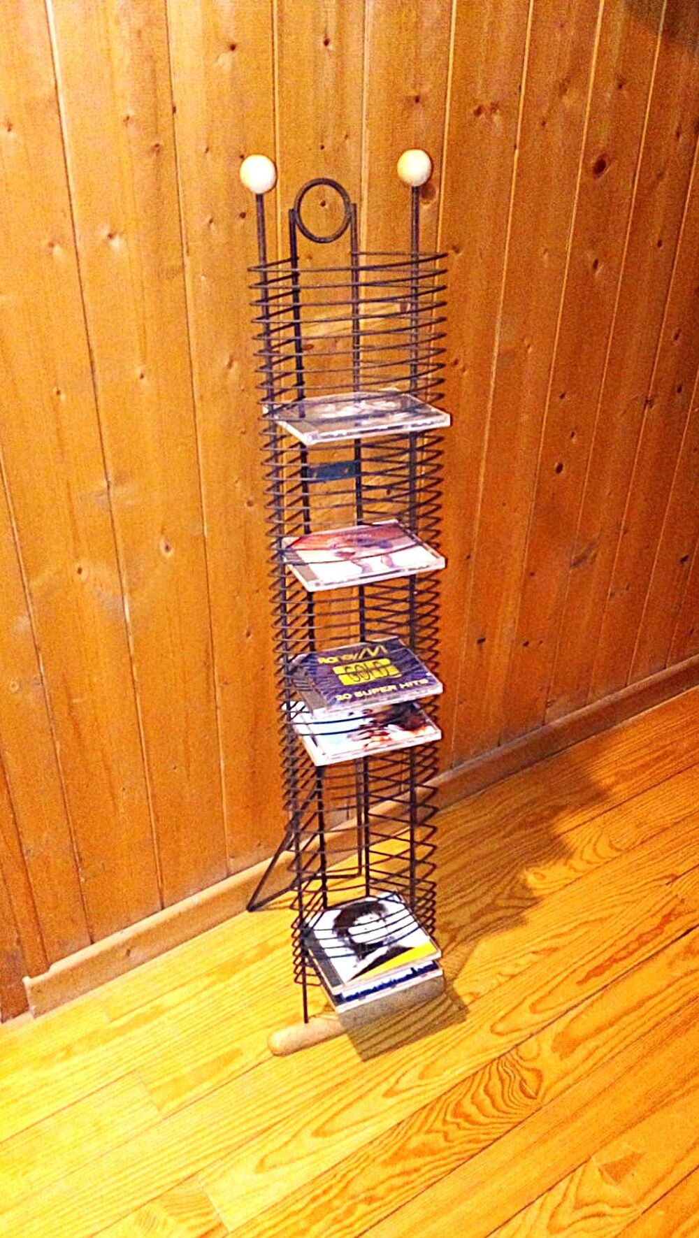 Colonne de rangement pour 46 CD CD et vinyles