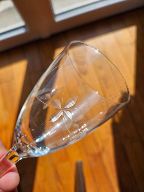 Service de verres cisels, sur pieds. 40 Libourne (33)