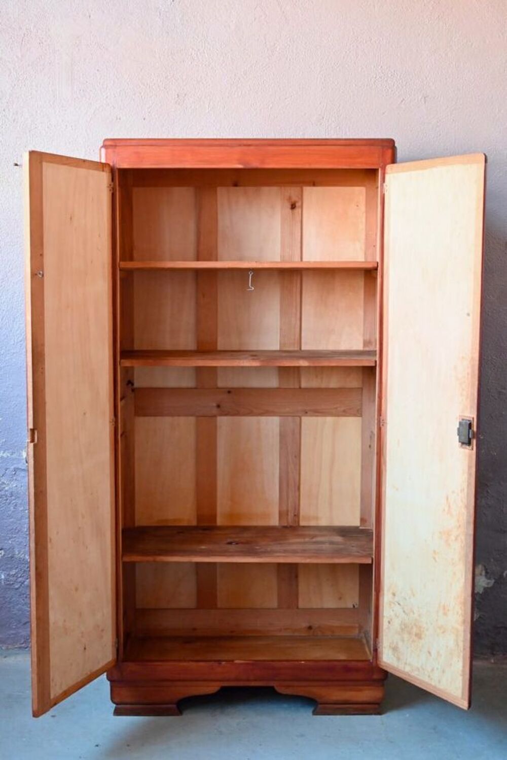 Armoire parisienne penderie ancienne en bois style vintage Meubles