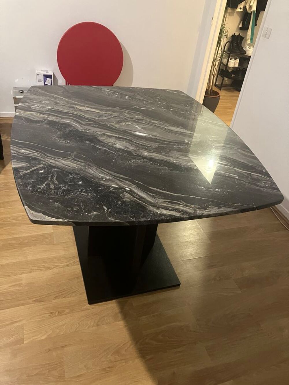 Table &agrave; manger en marbre Meubles
