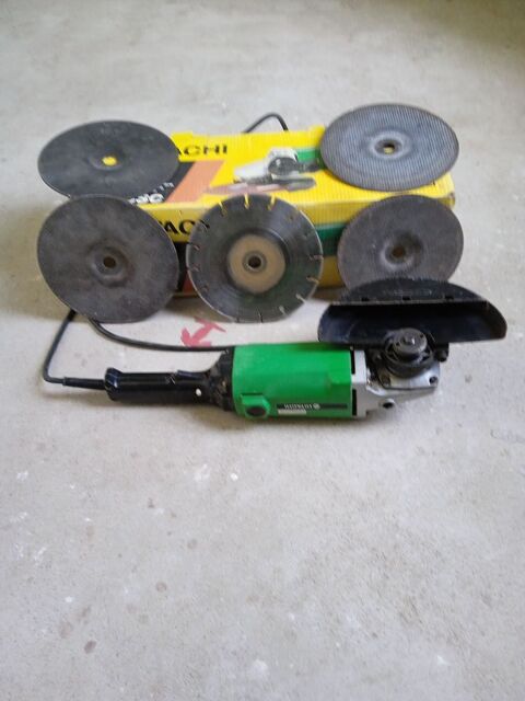 Meuleuse HITACHI. 160 Maisons-Laffitte (78)