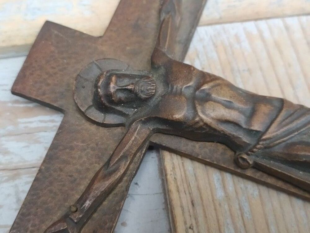 Ancien Crucifix en Bronze Art D&eacute;co 
