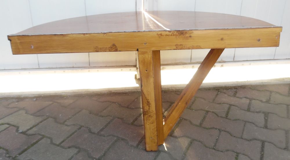 1/2 table rabattable, &agrave; fixer au mur, 1 M, en tr&egrave;s bon &eacute;tat
Meubles