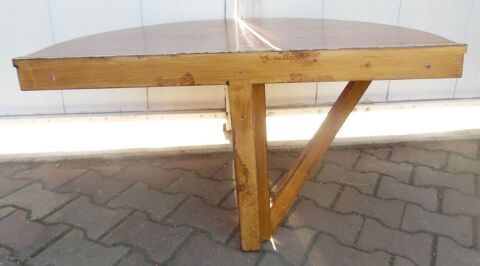 1/2 table rabattable, à fixer au mur, 1 M, en très bon état
50 Castries (34)