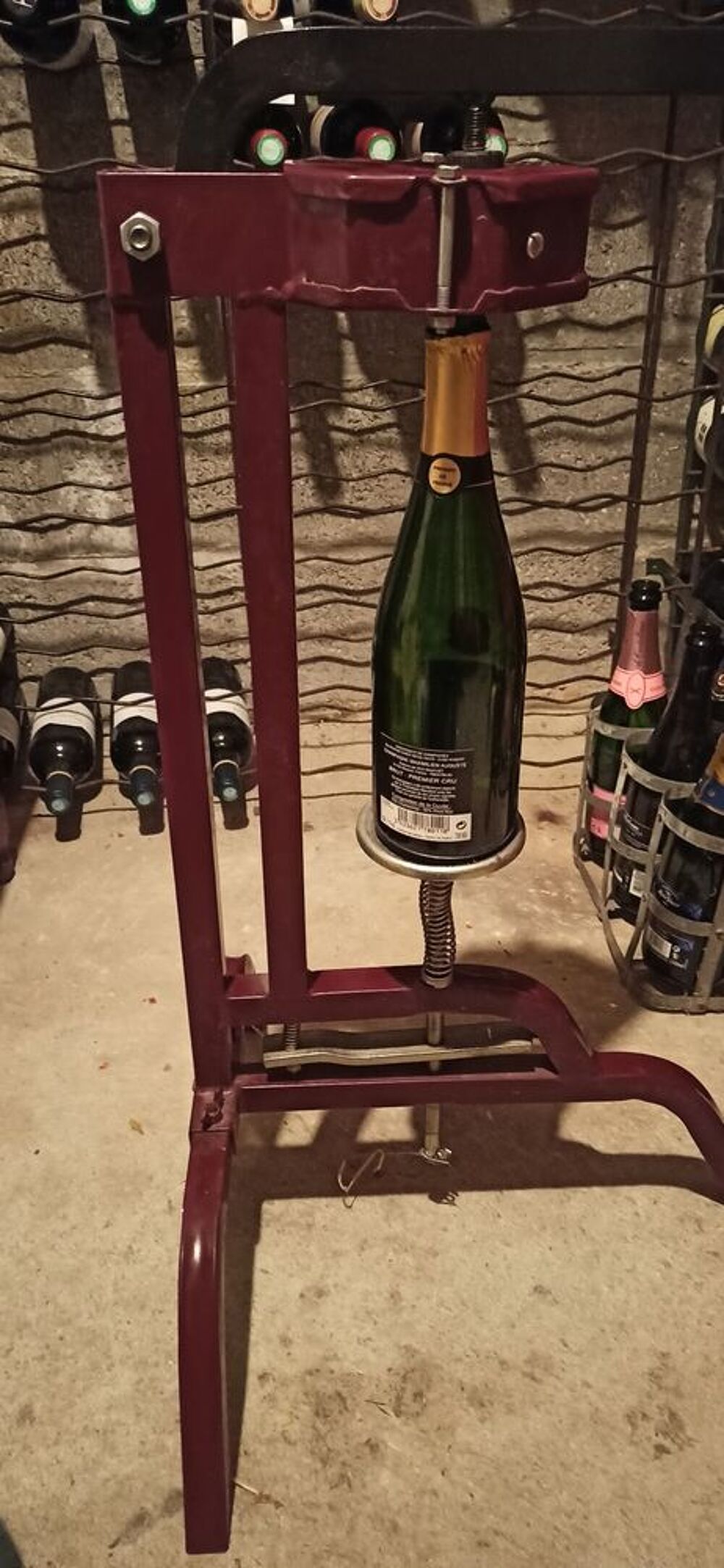 boucheuse en bon &eacute;tat + bouteilles a cidre Bricolage