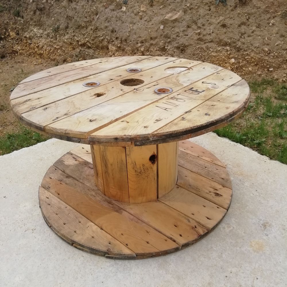 Touret de bois. Jardin