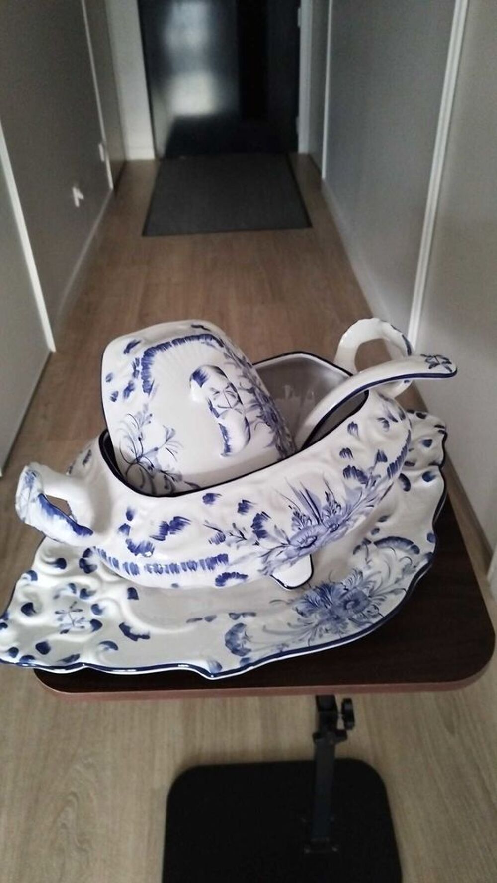 SOUPI&agrave;ˆRE avec louche et plateau 