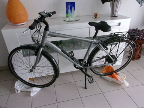 vlo lectrique de marque AXEL   
n 432337
420 Bayonne (64)