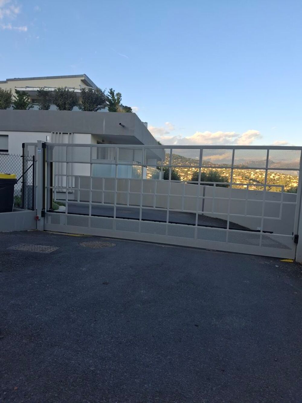 Location Parking/Garage Parking Nice