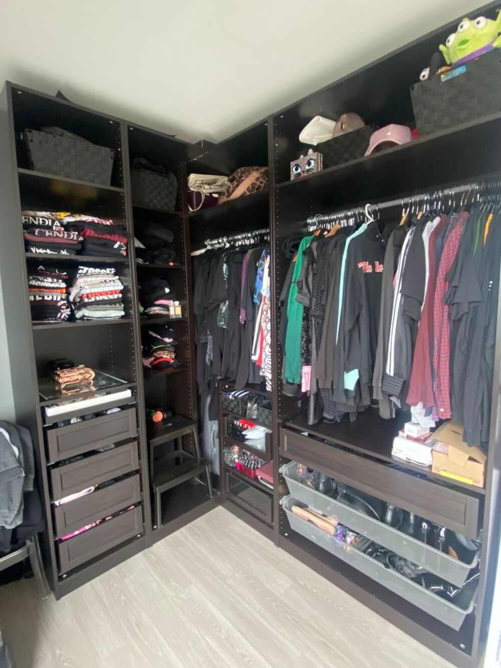 Dressing angle IKEA Meubles