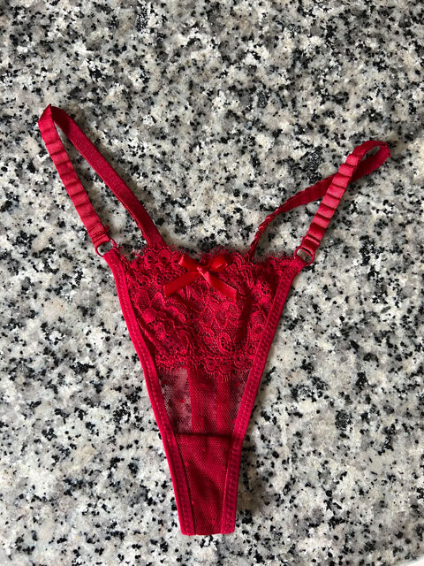 String Femme Dentelle Rouge. Neuf Jamais Porté 15 Céret (66)
