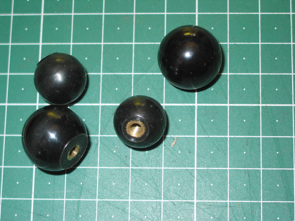 Lot de 2 boules en bak&eacute;lite &oslash; 16 ou &oslash; 20 mm au choix. Fileta Dcoration