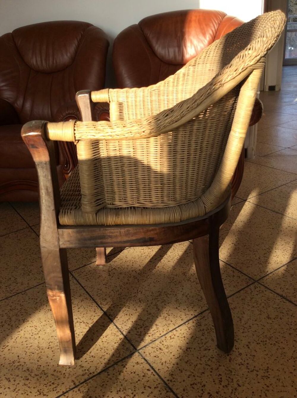 confortable fauteuil en osier 
Meubles