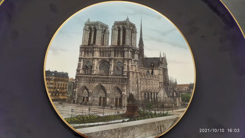 tr&egrave;s belle assiette murale 38cm Notre dame de paris 