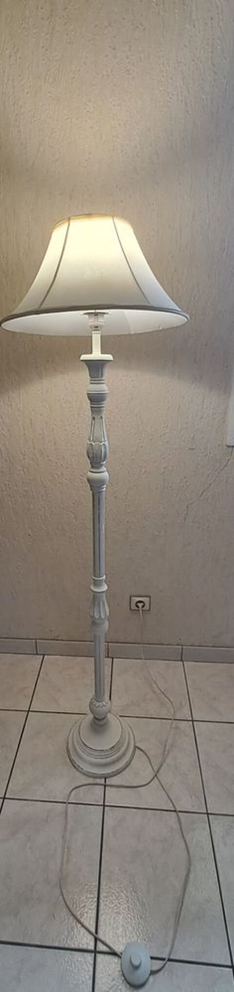 Superbe lampadaire au style Shabby Chic 25 Lognan (33)