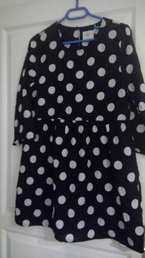 N° 315 ROBE NOIR A POIS BLANC
TAILLE L
4 Triel-sur-Seine (78)