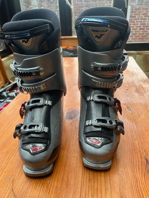 Chaussure de ski NORDICA taille 27  20 Ostricourt (59)