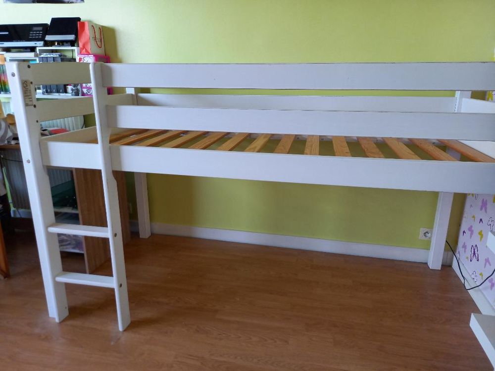 Lit enfant sur&eacute;lev&eacute; 90X190 de marque Fly + matelas Meubles