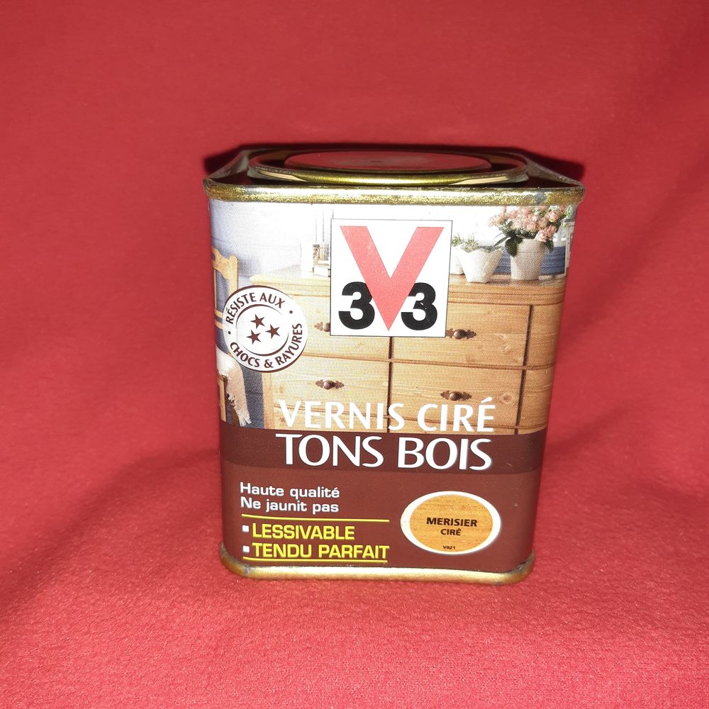 Vernis bois, diff&eacute;rentes teintes et volumes de 10 &agrave; 25 € Bricolage