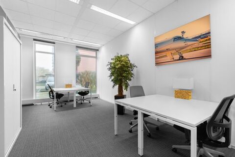Espace de bureau priv&eacute; pour 3 personnes &agrave; Cergy Stop & Work 679 95000 Boisemont