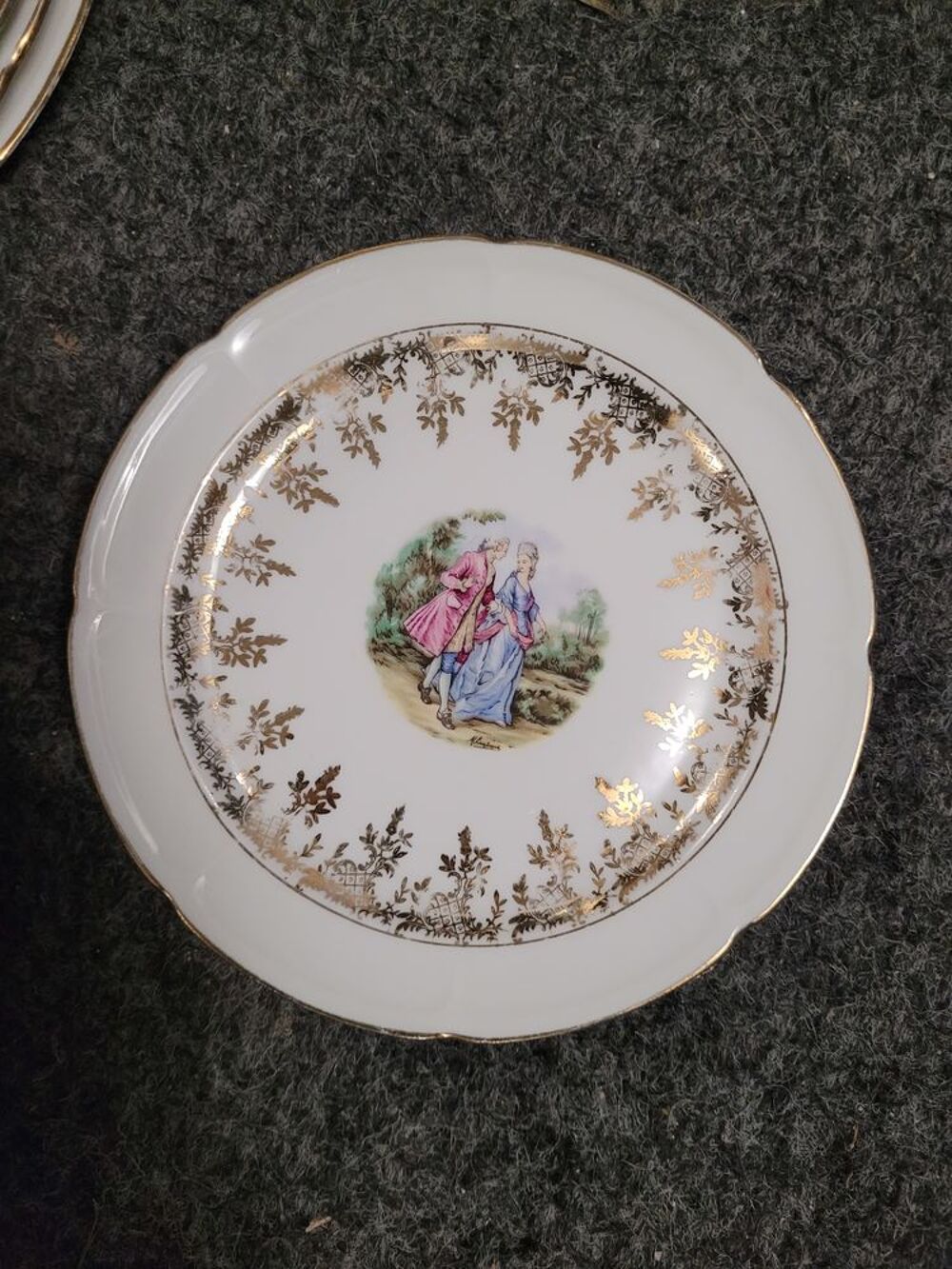 Assiettes de Limoges dor&eacute;es Cuisine