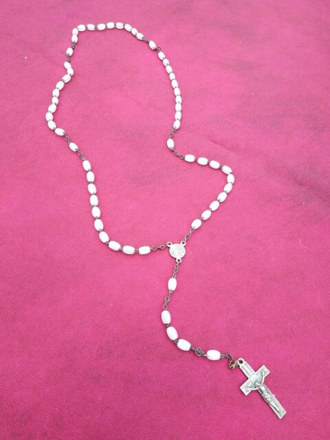 Chapelet ancien perles blanches avec une mdaille (3) 10 Avermes (03)