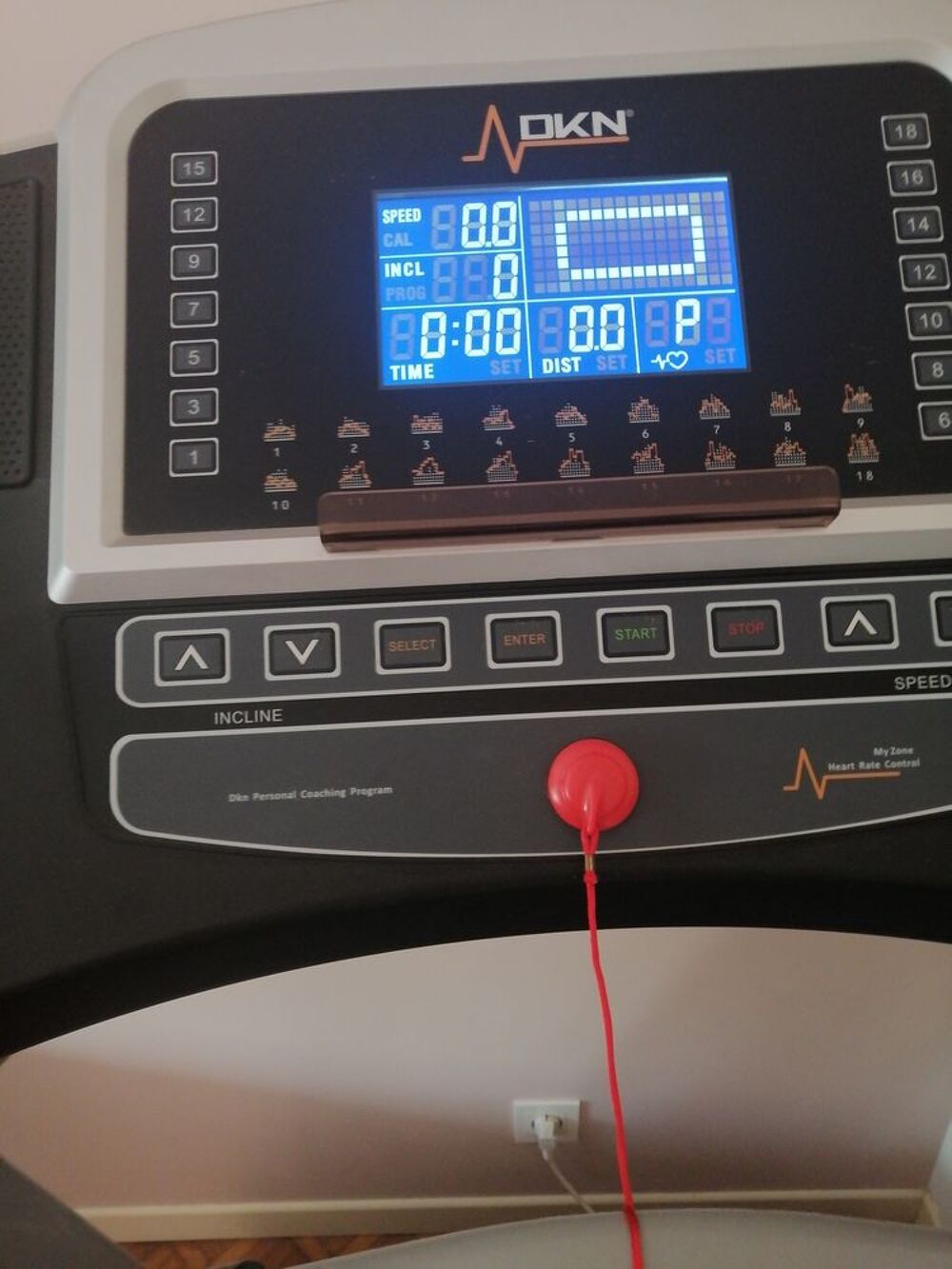 TAPIS DE COURSE NEUF 800 EUROS Sports