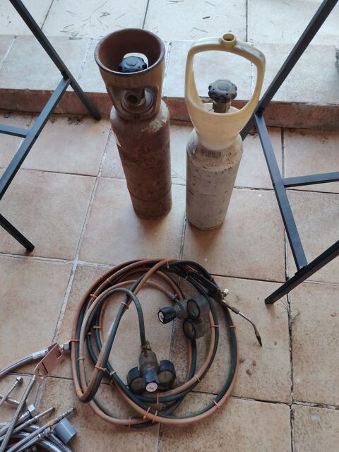 bouteille de gaz +bouteille de cetylene Simiane-Collongue (13)