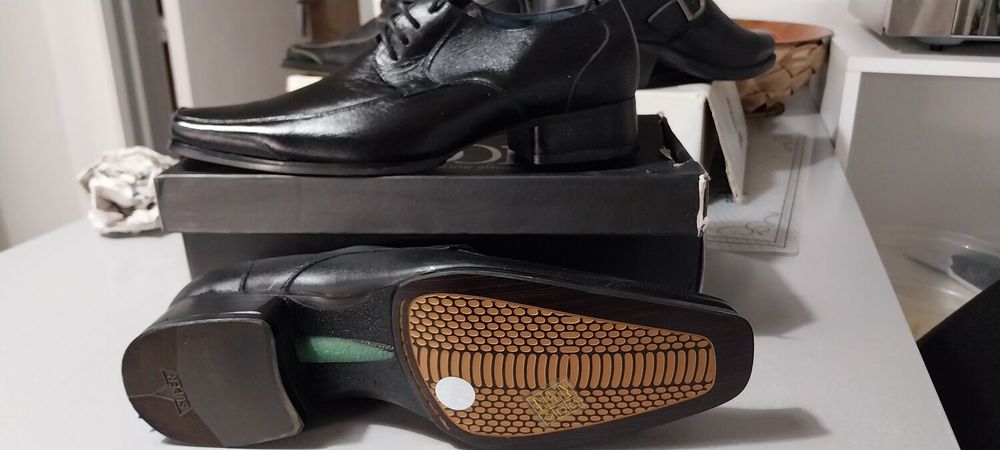 CAUSSURE DE VILLE A LACETS Chaussures