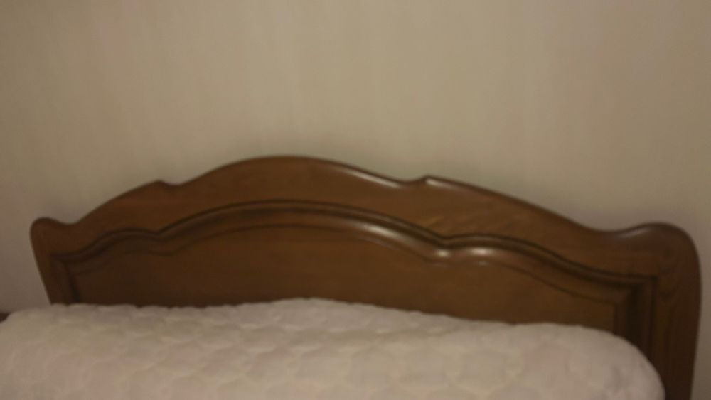 LIT DOUBLE ET TABLE DE CHEVET Meubles