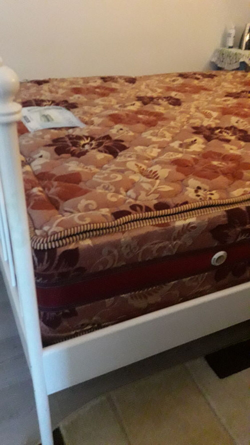 Lit pour 2 personnes avec sommier et matelas Meubles