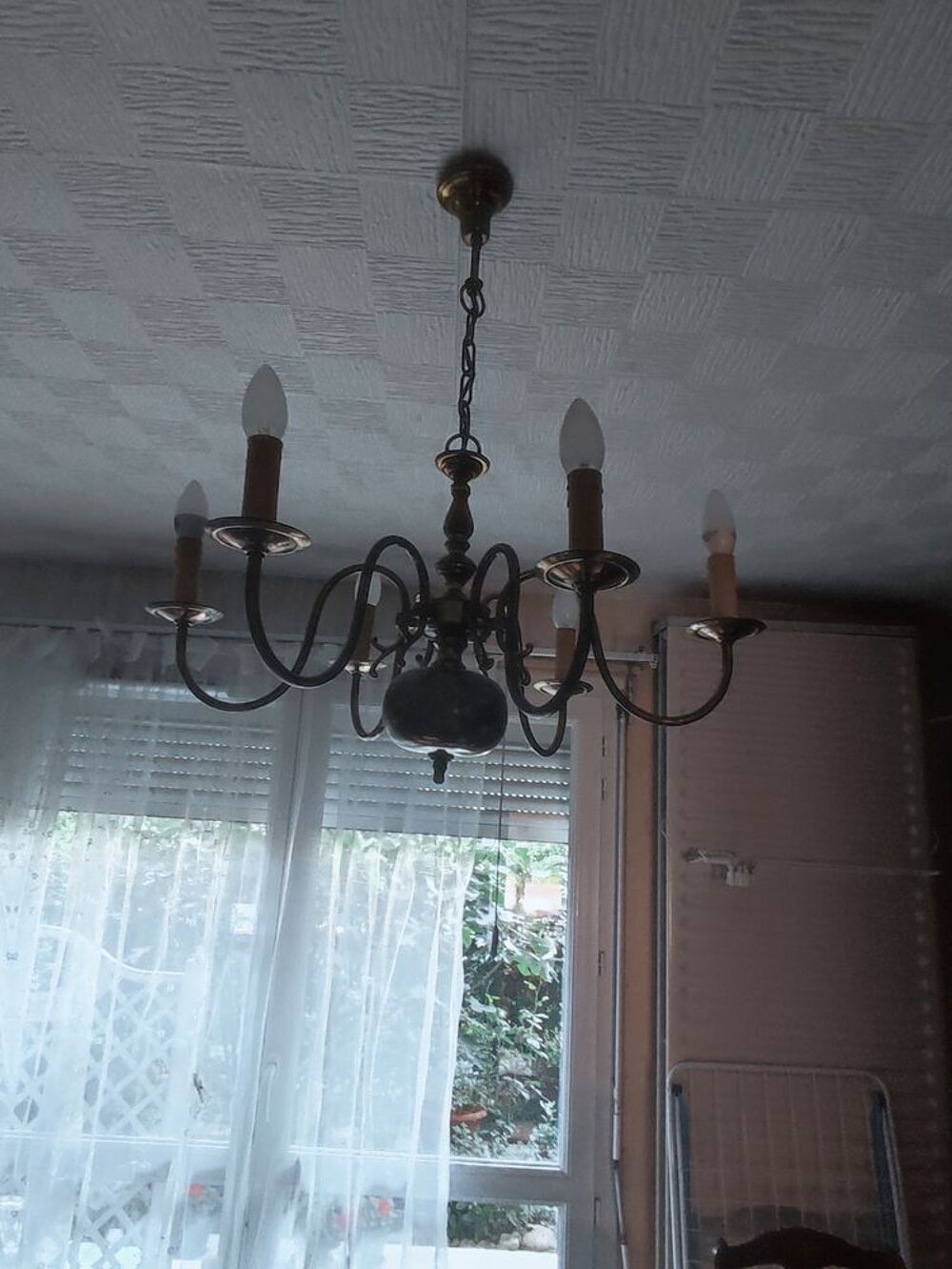 lustre - lumiere equip&eacute; d'ampoule economique modele bronze Décoration