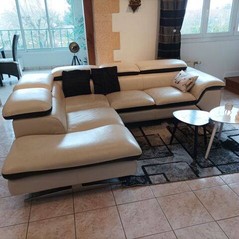 Canap d'angle en cuir de marque Meublena, 900 Coupvray (77)