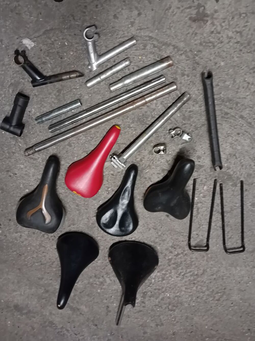 Divers V&eacute;los &agrave; Finir,+ Beaucoup de Pi&egrave;ces V�los