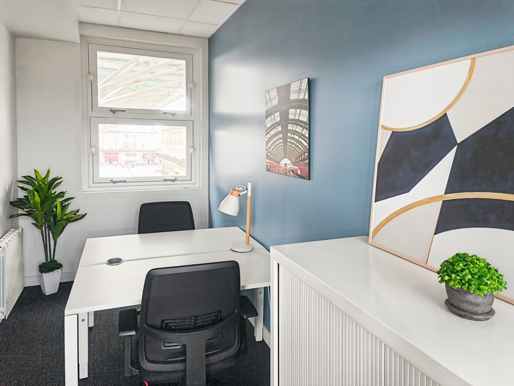   Espace de bureau privé pour 2 personnes à Amiens Station   