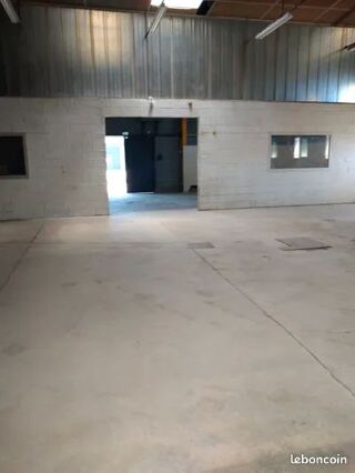  Parking / Garage à louer 487 m² Châteauroux