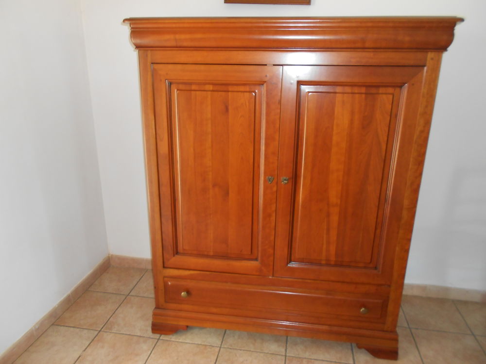 1 armoire style provencal ,1meuble t&egrave;l&egrave; ,1bibliotheque Meubles