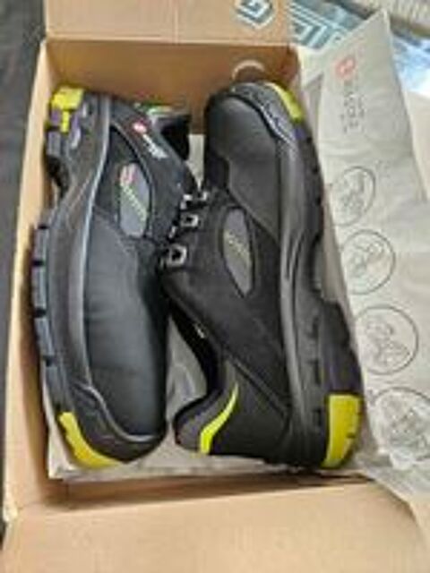   chaussures de sécurité neuves T43 