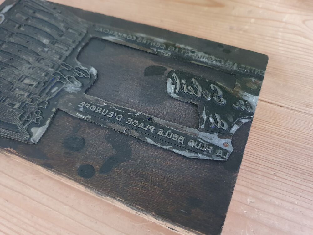 Plaque d'imprimerie ann&eacute;e 60-70, la baule Décoration