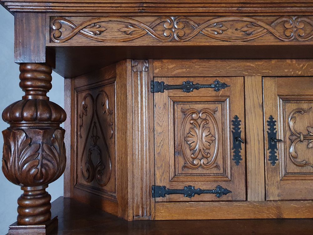Meuble deux corps 
Avec table et 6 chaises Meubles