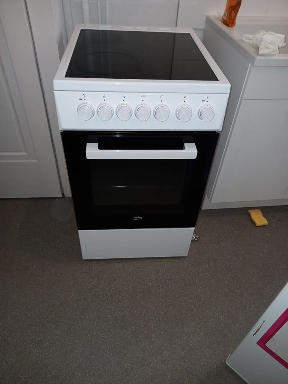 CUISINIERE VITROCERAMIQUE ! COMME NEUVE ! AFFAIRE A SAISIR Electroménager