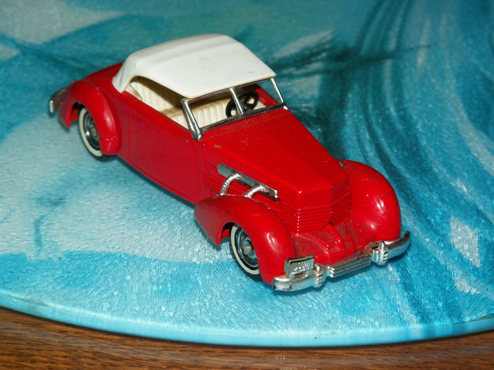 Belle miniature Cord model 812 en m&eacute;tal
Jeux / jouets