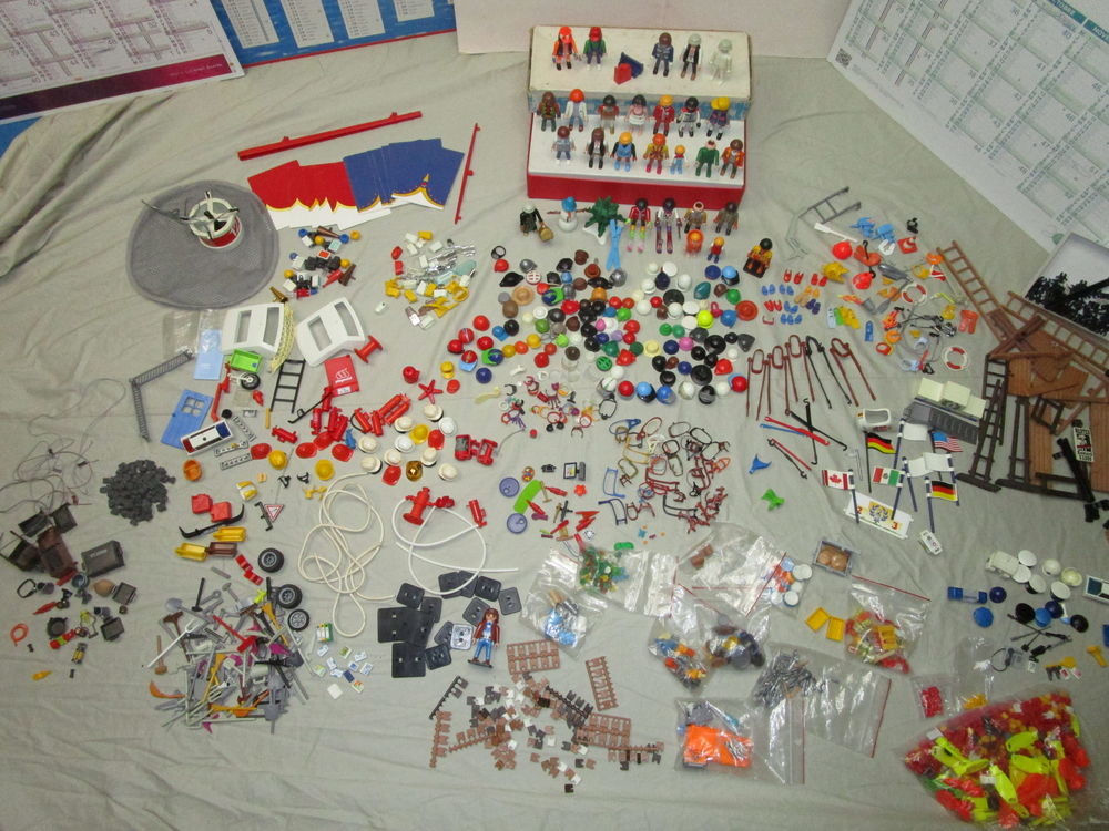 GROS LOT ACCESSOIRES PLAYMOBIL Jeux / jouets