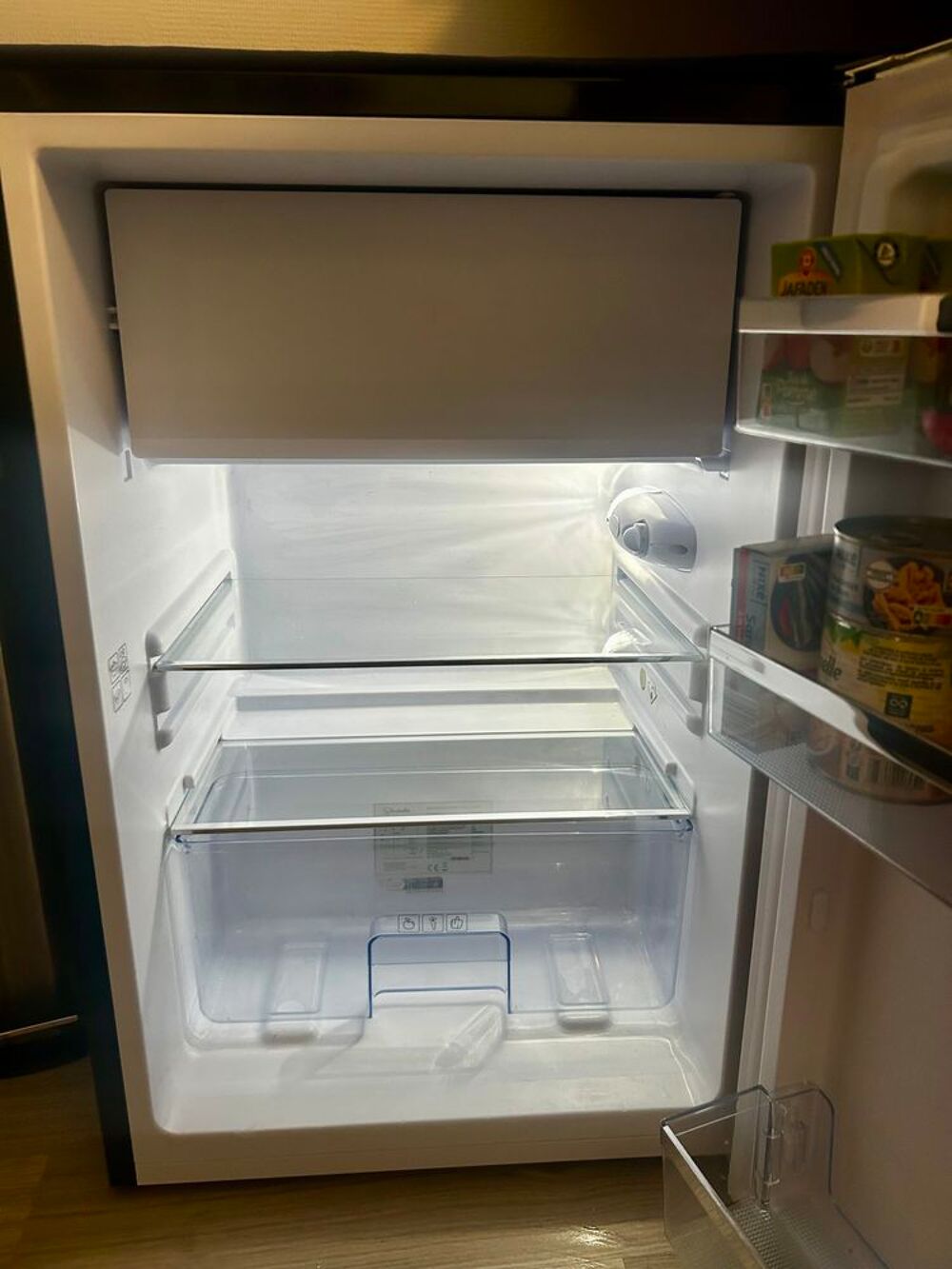 R&eacute;frig&eacute;rateur Vedette noir 108 L, dont cong&eacute;lateur 13 L Electroménager