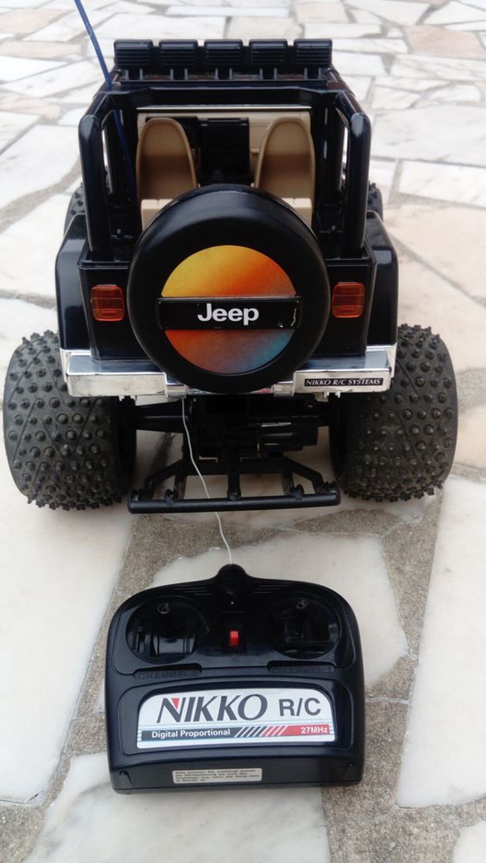 
Voiture Radiocommand&eacute;e Jeep Wrangler - Nikko 
Jeux / jouets